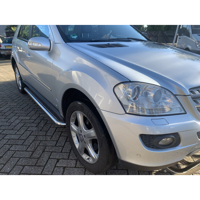 Mercedes ML W164 Sidebars met rvs traanplaat