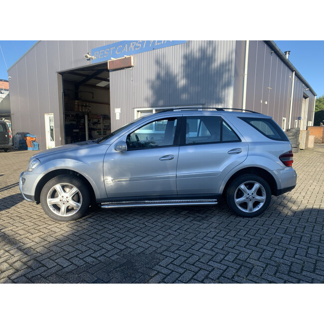 Mercedes ML W164 Sidebars met rvs traanplaat