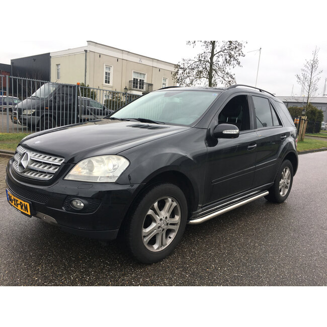 Mercedes ML W164 Sidebars met rvs traanplaat