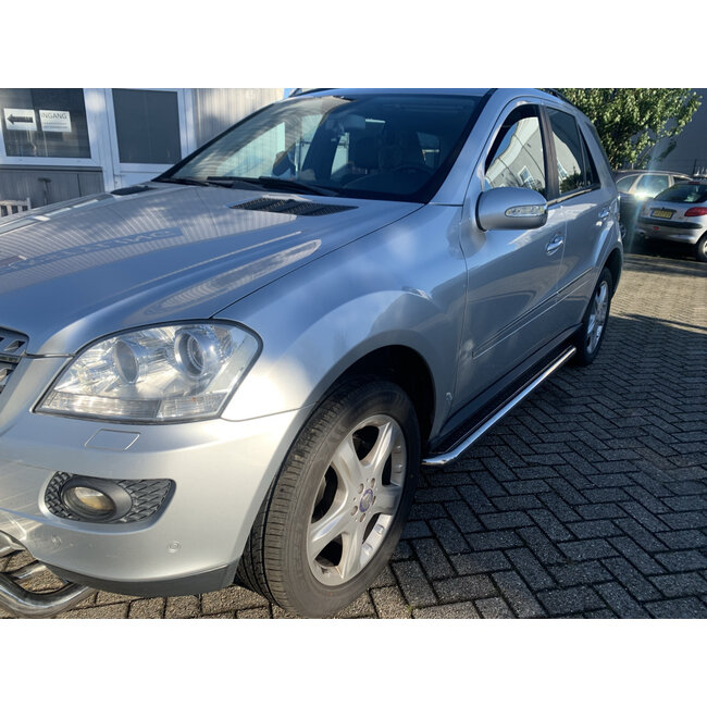 Mercedes ML W164 Sidebars met rvs traanplaat