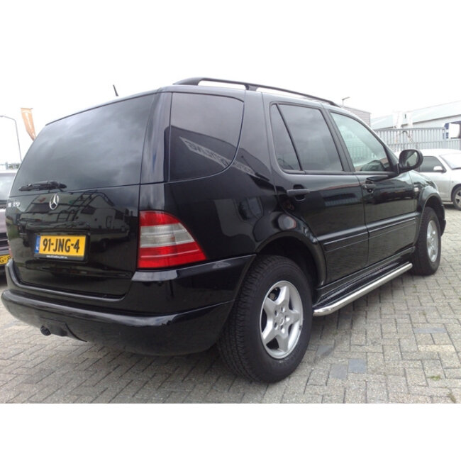 Mercedes-Benz ML W163 Sidebars met RVS treeplank