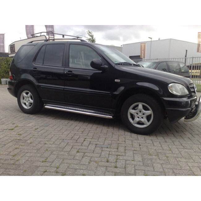 Mercedes-Benz ML W163 Sidebars met RVS treeplank