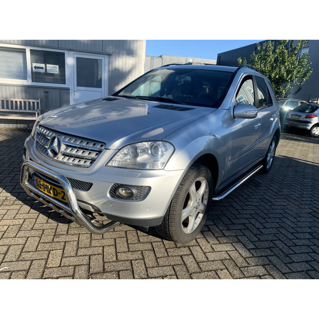 Mercedes-Benz ML W164 Sidebars met rvs trede