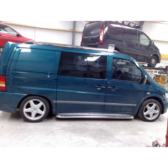 Mercedes-Benz Vito W638 Sidebars met aluminium traanplaat