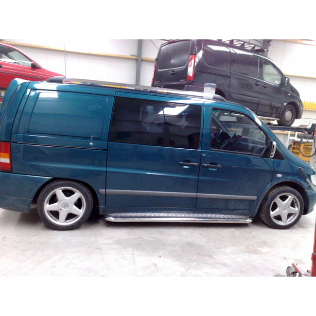 Mercedes-Benz Vito W638 Sidebars met aluminium traanplaat