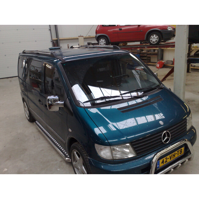 Mercedes-Benz Vito W638 Sidebars met aluminium traanplaat