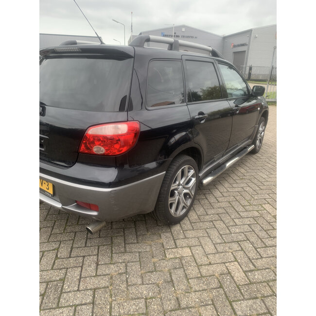 Mitsubishi Outlander Sidebars 70mm met opstapjes