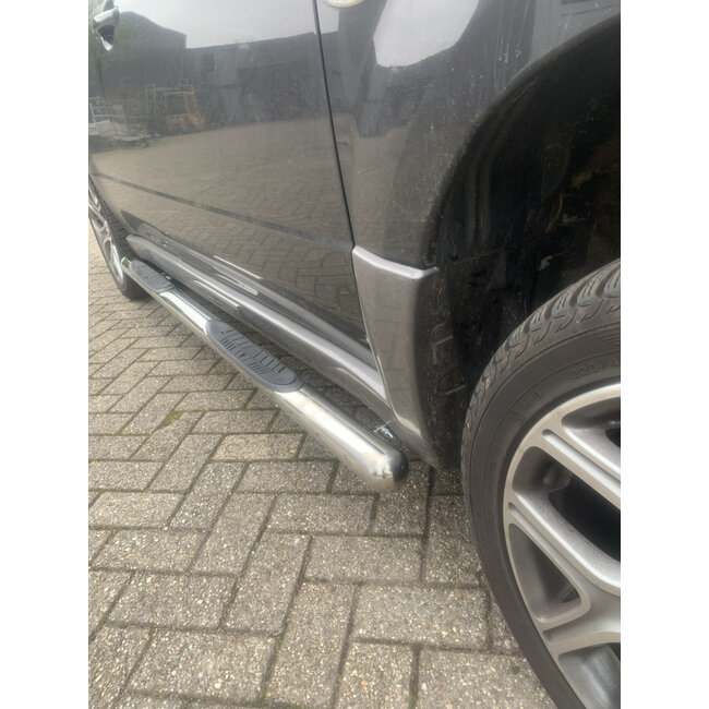 Mitsubishi Outlander Sidebars 70mm met opstapjes