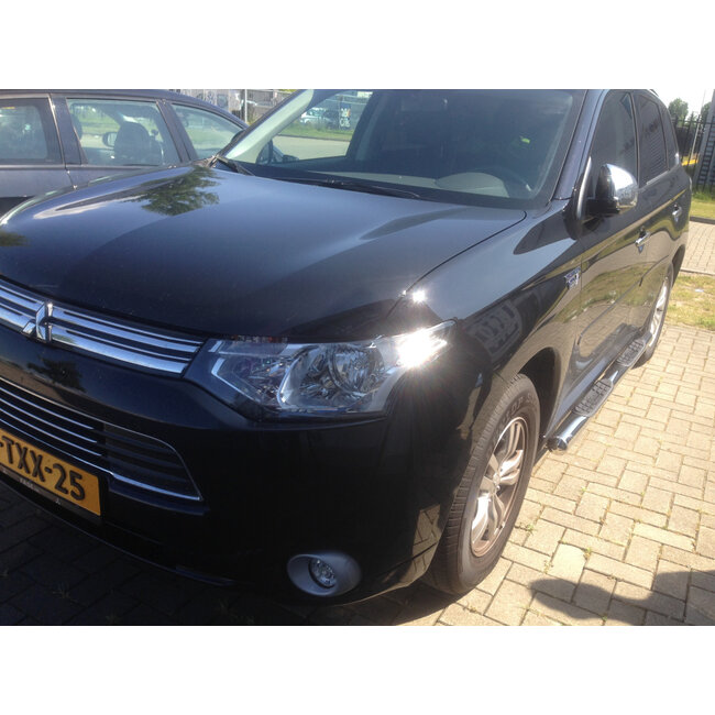 Mitsubishi Outlander Sidebars 70mm met opstapjes