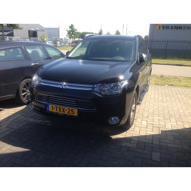 Mitsubishi Outlander Sidebars 70mm met opstapjes