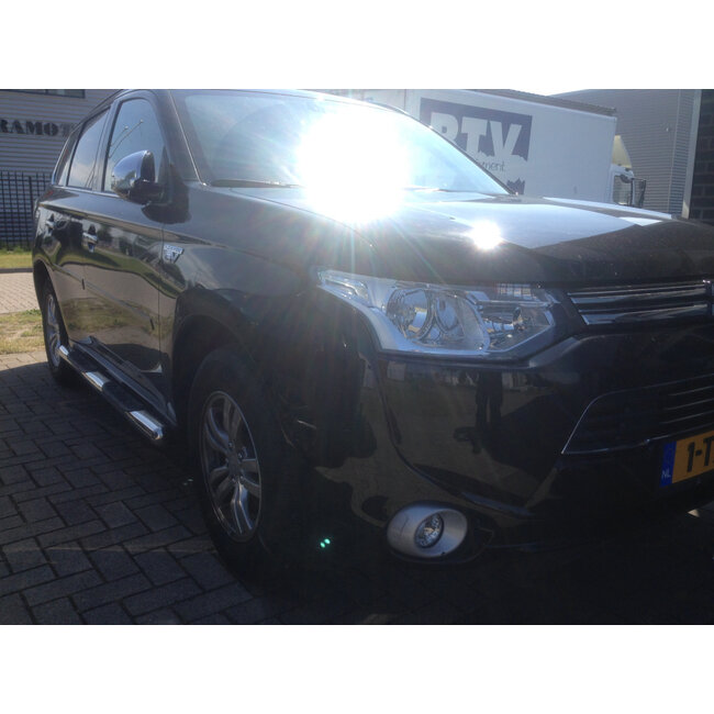 Mitsubishi Outlander Sidebars 70mm met opstapjes