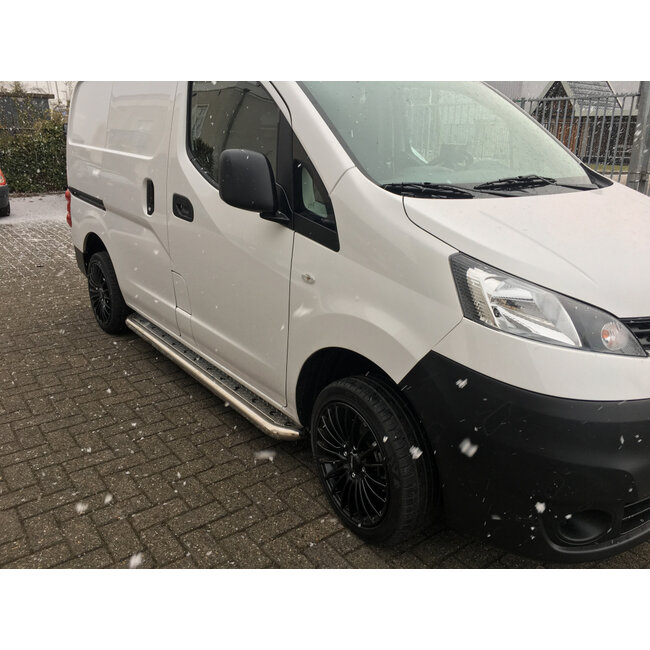 Nissan NV200 Sidebars met rvs trede