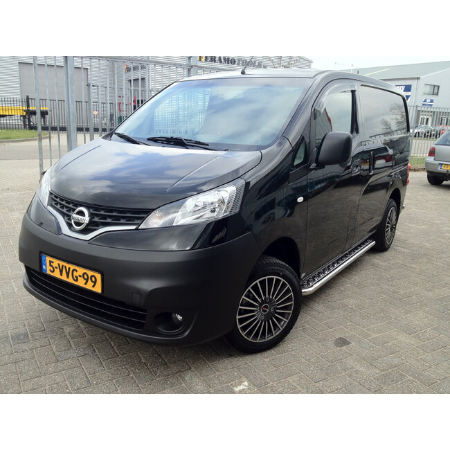Nissan NV200 Sidebars met rvs trede