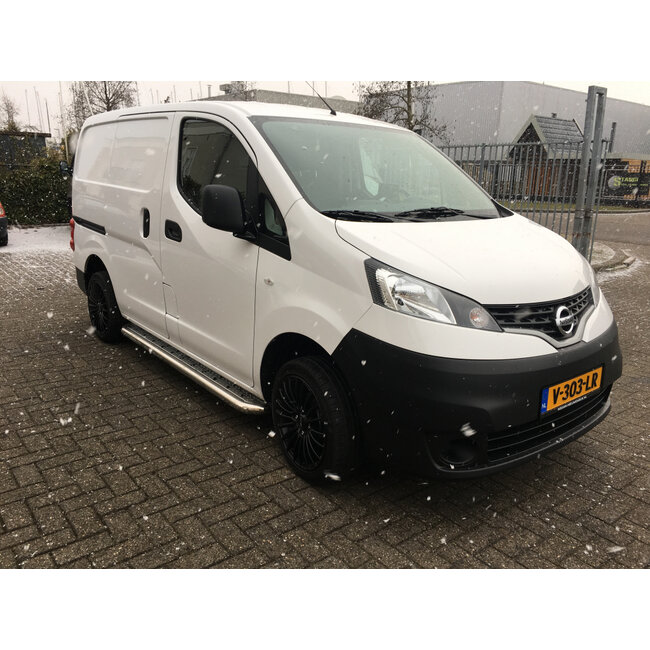 Nissan NV200 Sidebars met rvs trede