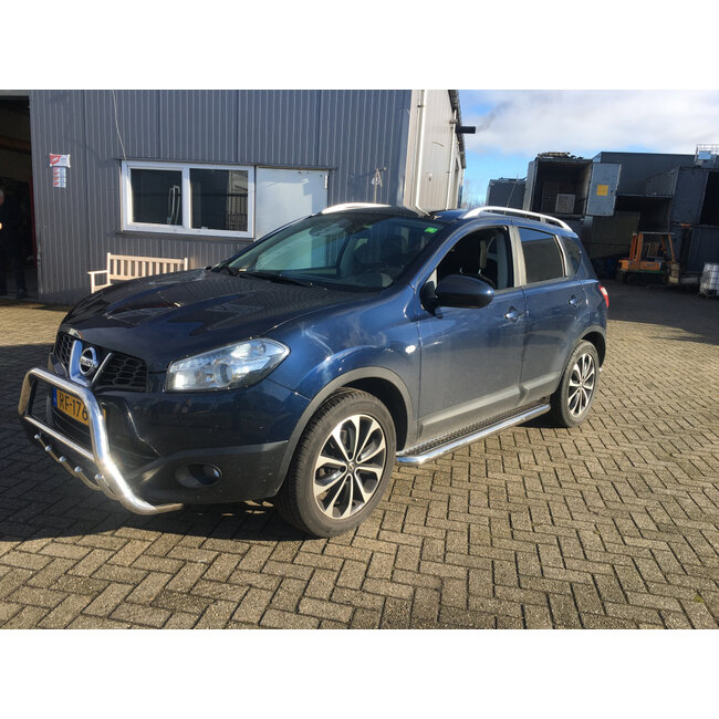 Nissan Qashqai JJ10E Sidebars met traanplaat