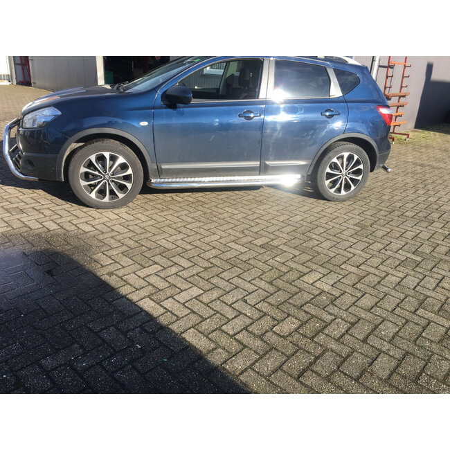Nissan Qashqai JJ10E Sidebars met traanplaat