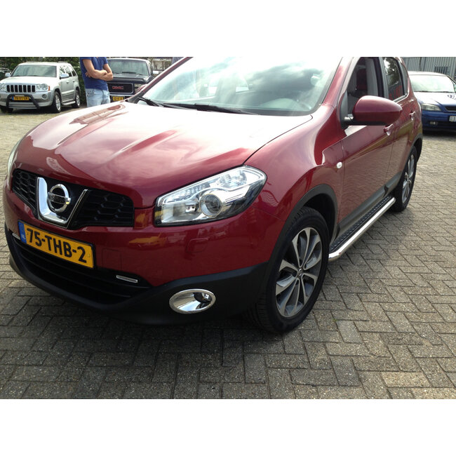 Nissan Qashqai Sidebars met aluminium trede