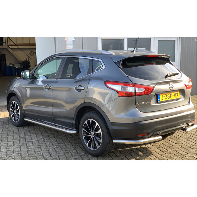 Nissan Qashqai Sidebars met rvs traanplaat