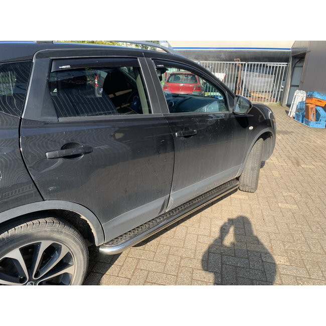 Nissan Qashqai Sidebars met rvs traanplaat