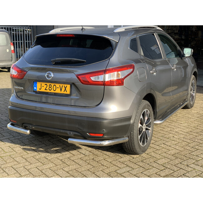 Nissan Qashqai Sidebars met rvs traanplaat