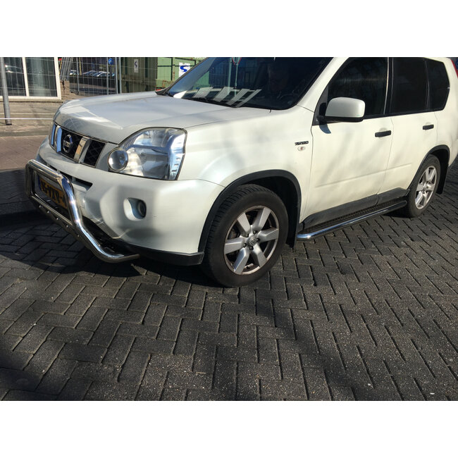 Nissan X-Trail 2001-2007 Sidebars met rvs treeplank