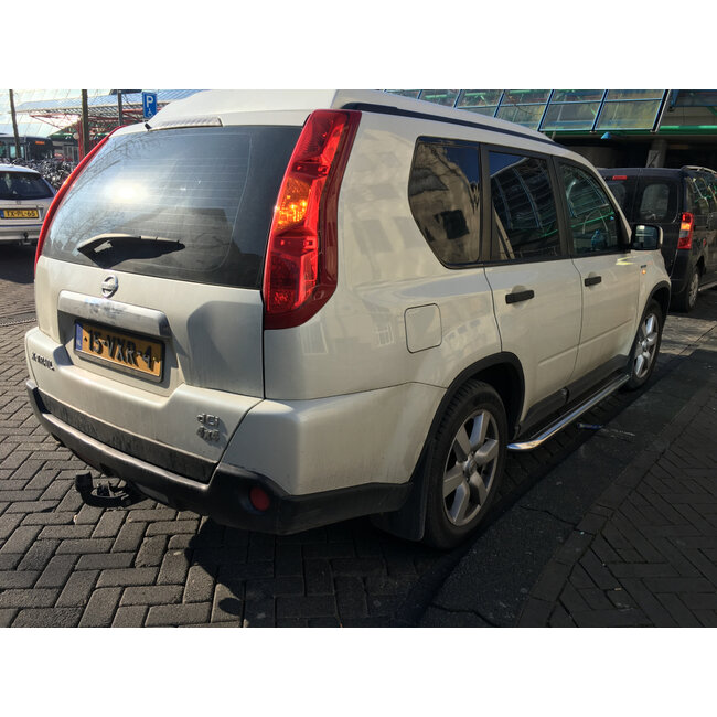 Nissan X-Trail 2008-2010 Sidebars met rvs trede