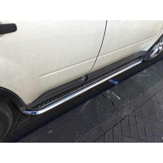Nissan X-Trail 2008-2010 Sidebars met rvs trede