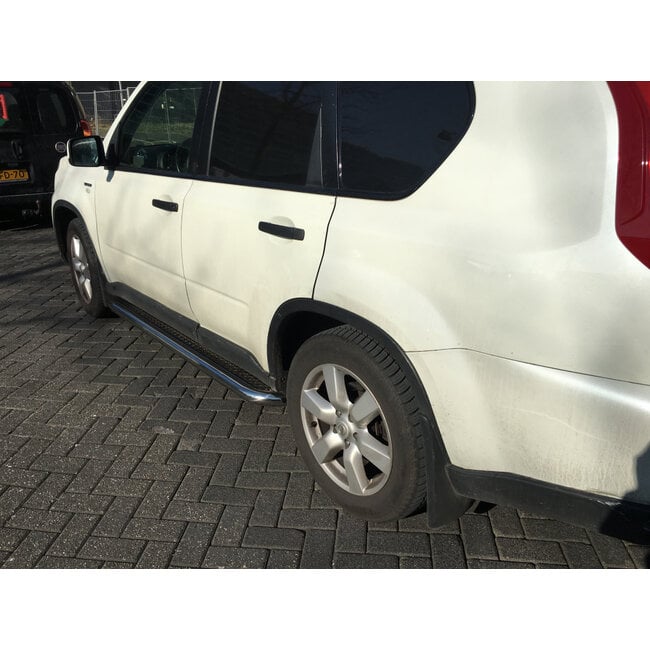 Nissan X-Trail 2008-2010 Sidebars met rvs trede