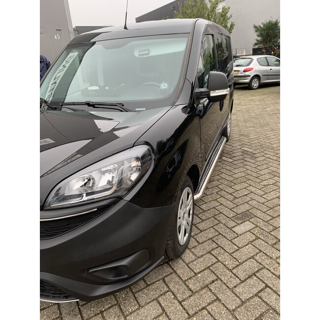 Opel Combo Sidebars met rvs trede L1