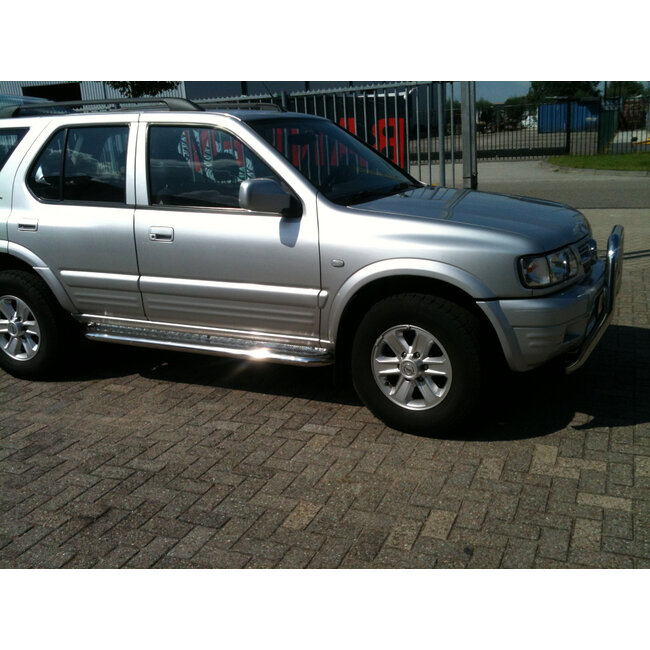 Opel Frontera Sidebars met aluminium treeplank