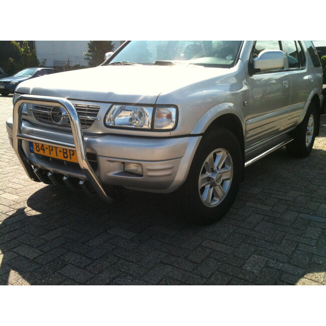 Opel Frontera Sidebars met aluminium treeplank