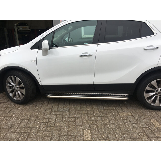 Opel Mokka Sidebars met rvs platen