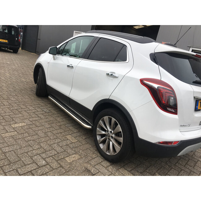 Opel Mokka Sidebars met rvs platen