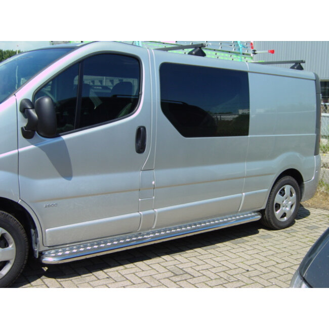Opel Vivaro X82 Sidebars met traanplaat L1