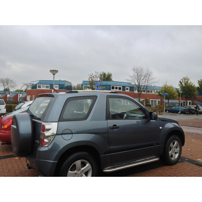 Suzuki Grand Vitara Sidebars met rvs trede