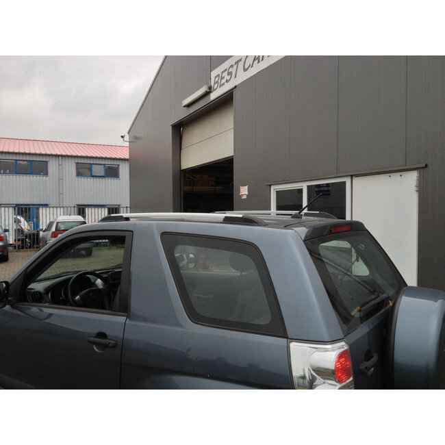 Suzuki Grand Vitara Sidebars met rvs trede