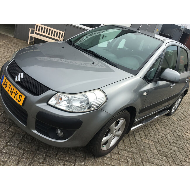Suzuki SX4 Sidebars met opstapjes
