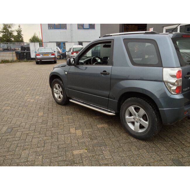 Suzuki Vitara Sidebars met rvs trede