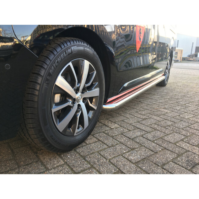 Toyota Proace Opel Vivaro Sidebars met RVS trede L1