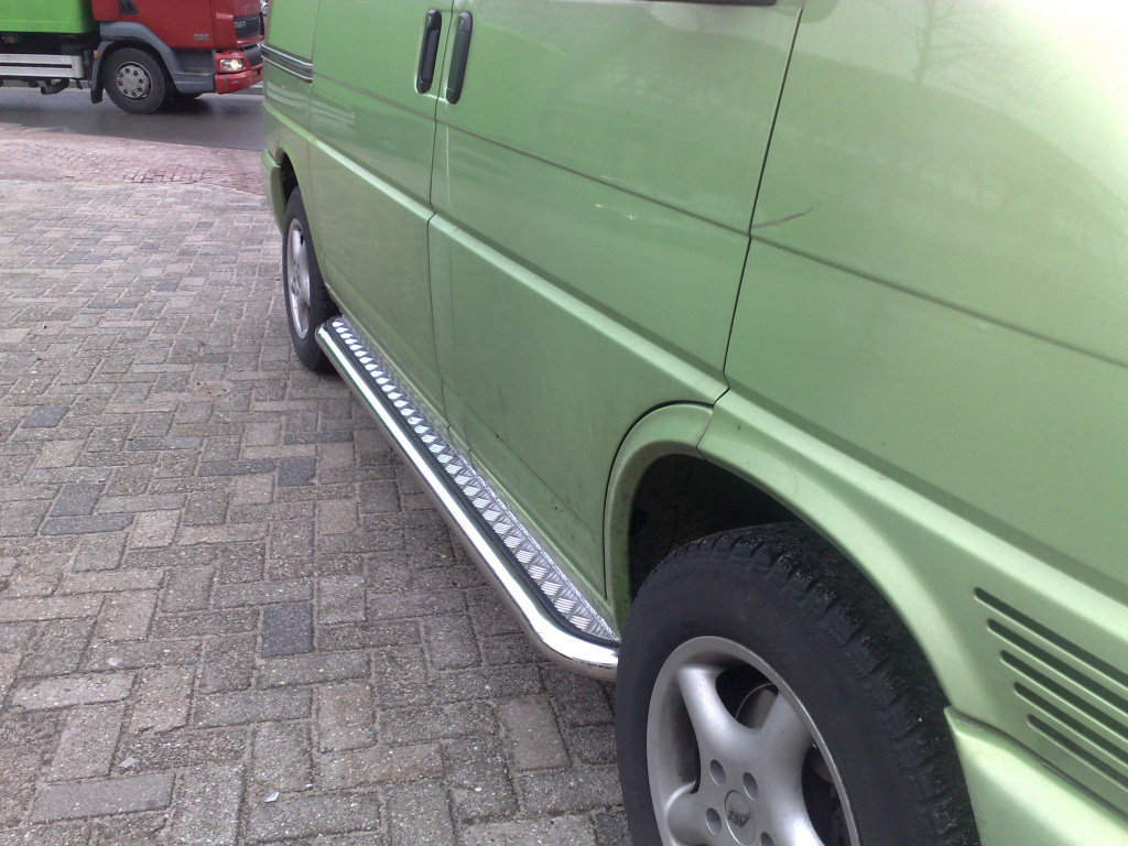 VW T4 Sidebars buis 60 mm met aluminium treeplank L1 BestCarstyling