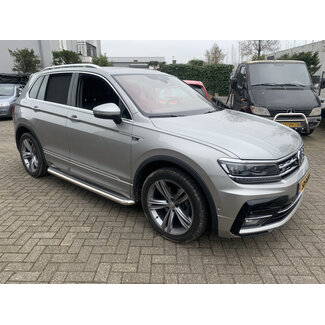 VW Tiguan II sidebars met rvs plaat