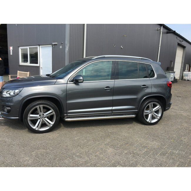 VW Tiguan Sidebars met rvs trede