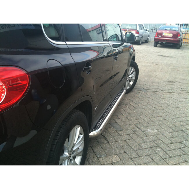 VW Tiguan Sidebars met rvs trede