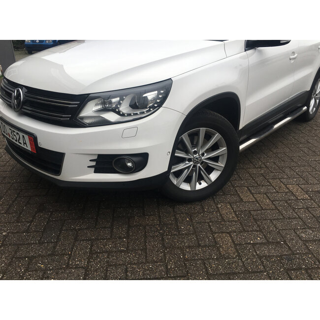 VW Tiguan Sidebars met steps