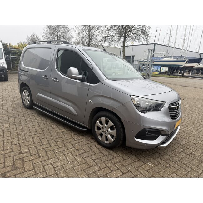 Peugeot Partner Rifter Berlingo Combo Proace City Sidebars met rvs trede zwart