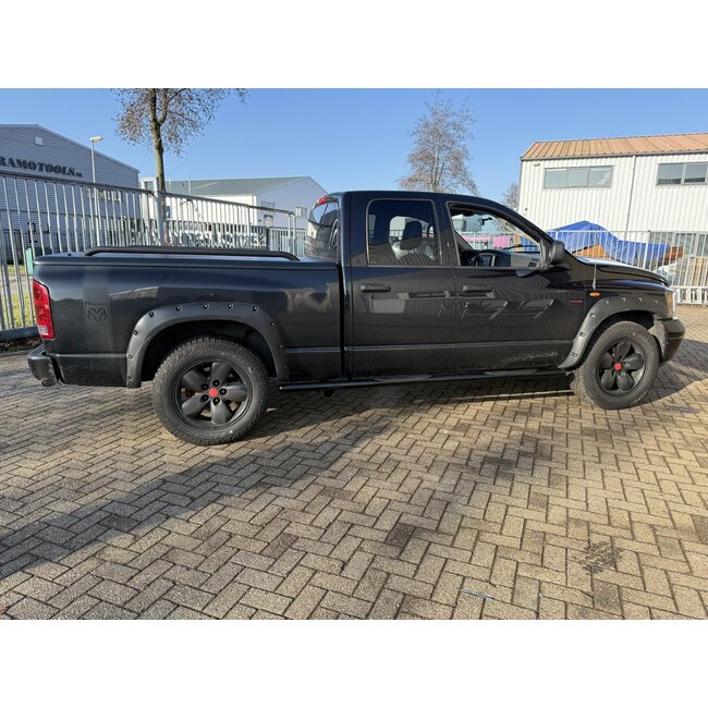 Dodge ram sidebars met steps zwart