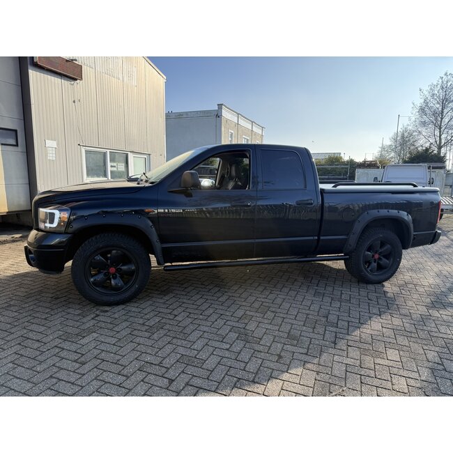 Dodge ram sidebars met steps zwart