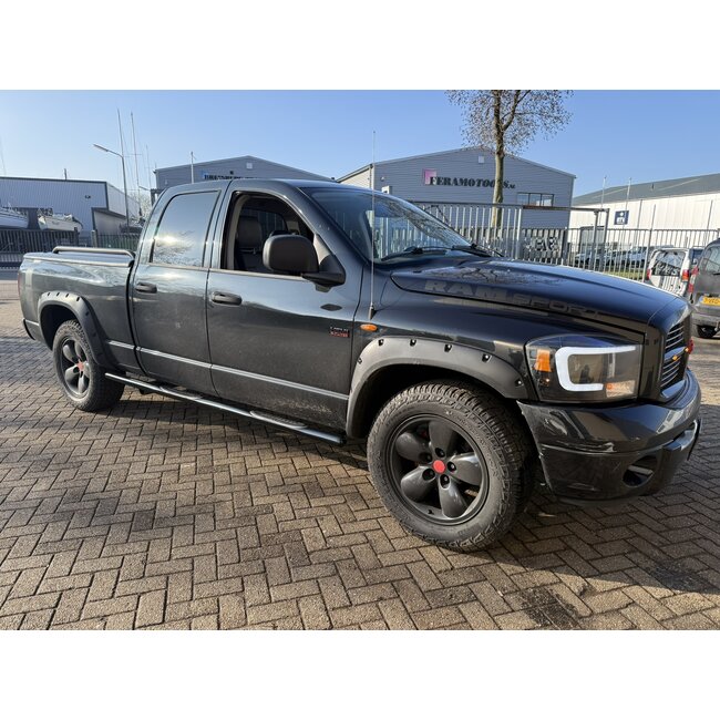 Dodge ram sidebars met steps zwart