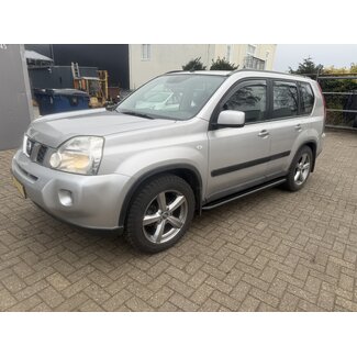 Nissan X-Trail 2008-2010 Sidebars met rvs trede Zwart gepoedercoat
