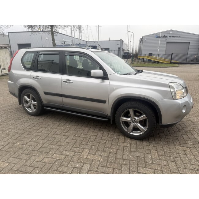 Nissan X-Trail 2008-2010 Sidebars met rvs trede Zwart gepoedercoat